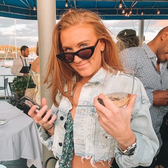 Meet your Posher, Lucy - Picture 2 of 6